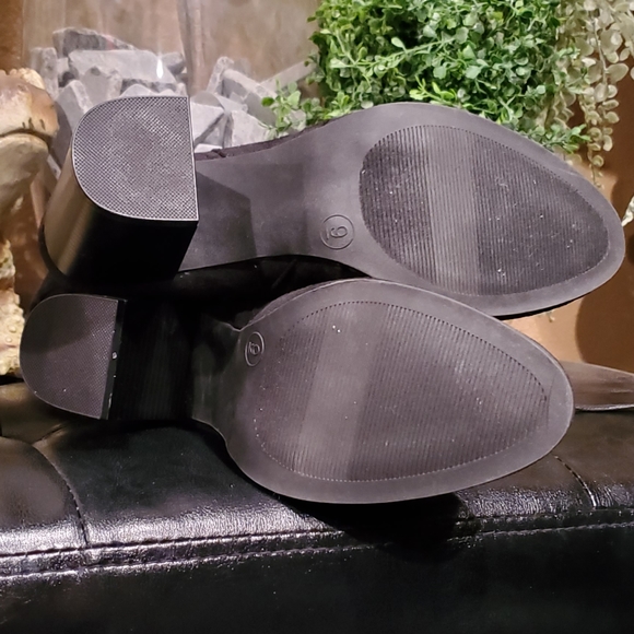 Womens sz 9 black suede booties - Picture 4 of 6